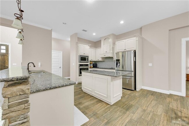 Building Photo - 33 Colvin Ave