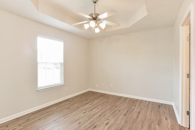 Building Photo - 154 Dreville Dr