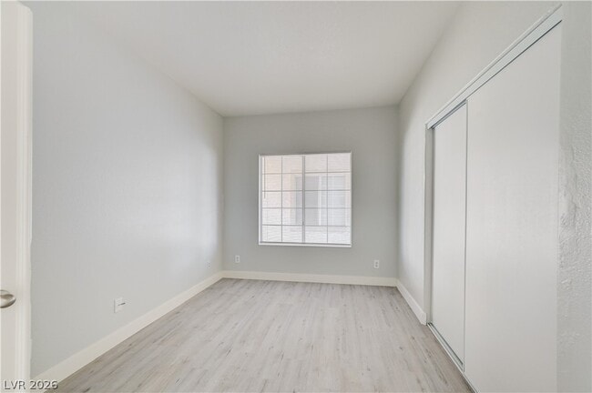 Building Photo - 1900 N Torrey Pines Dr