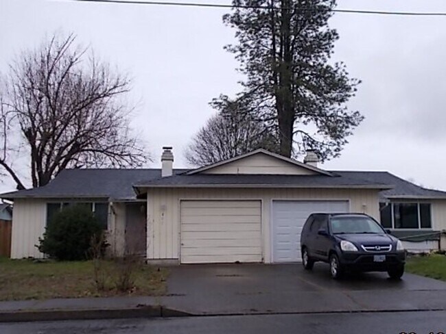 Building Photo - 461-463 S 49th Pl