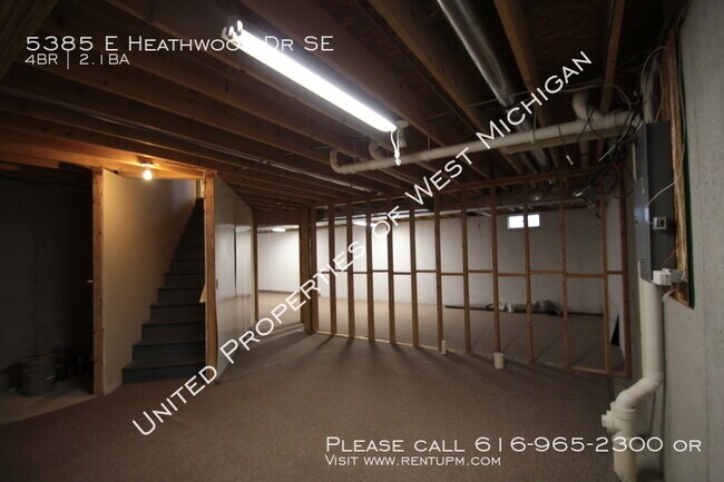Building Photo - 5385 E Heathwood Dr SE