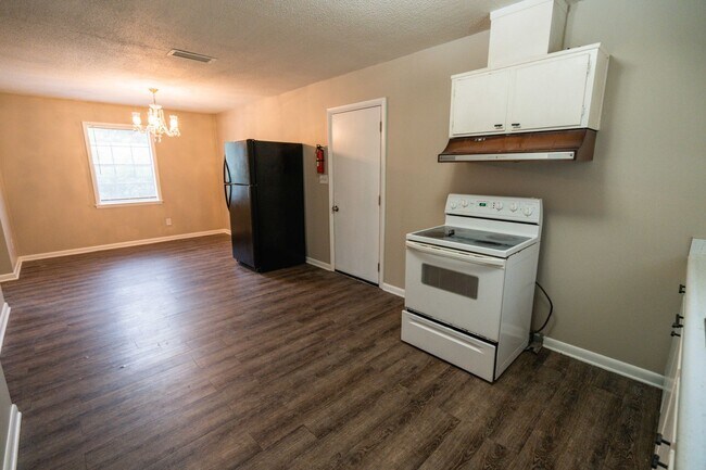 Building Photo - Cute 3 bed 2 bath on the SE side of Tallahassee