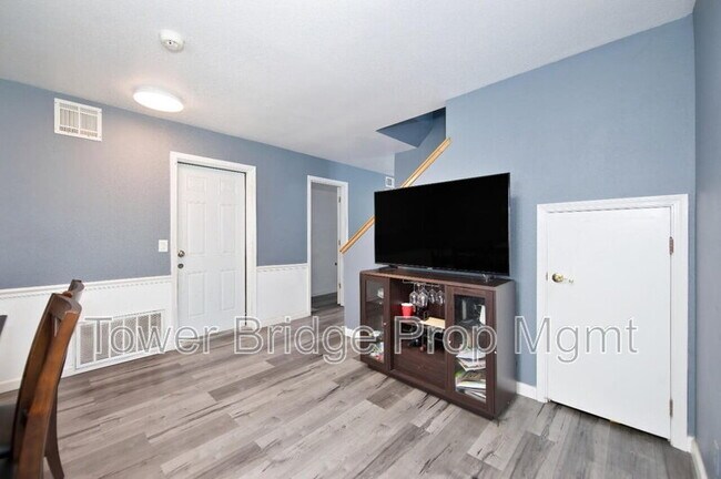 Building Photo - 8924 La Margarita Way