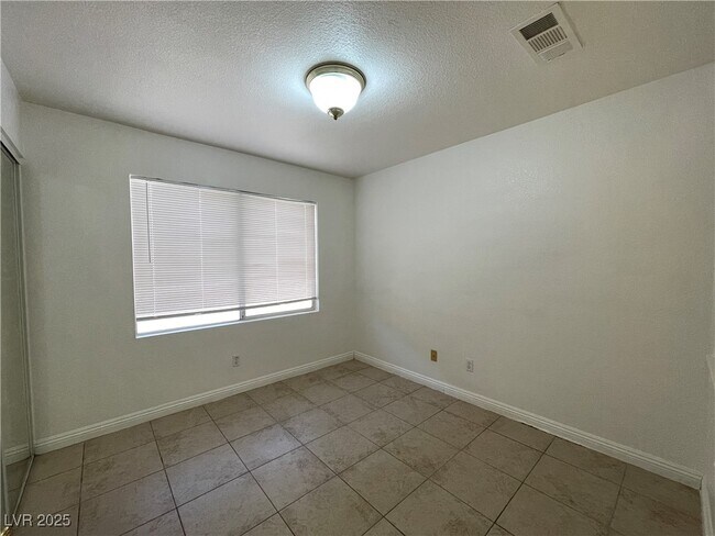 Building Photo - 4364 Mesa Hill Dr
