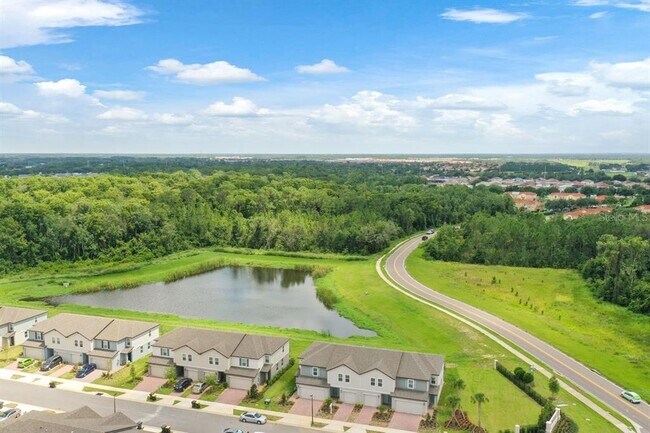 Building Photo - 726 Legacy Dr