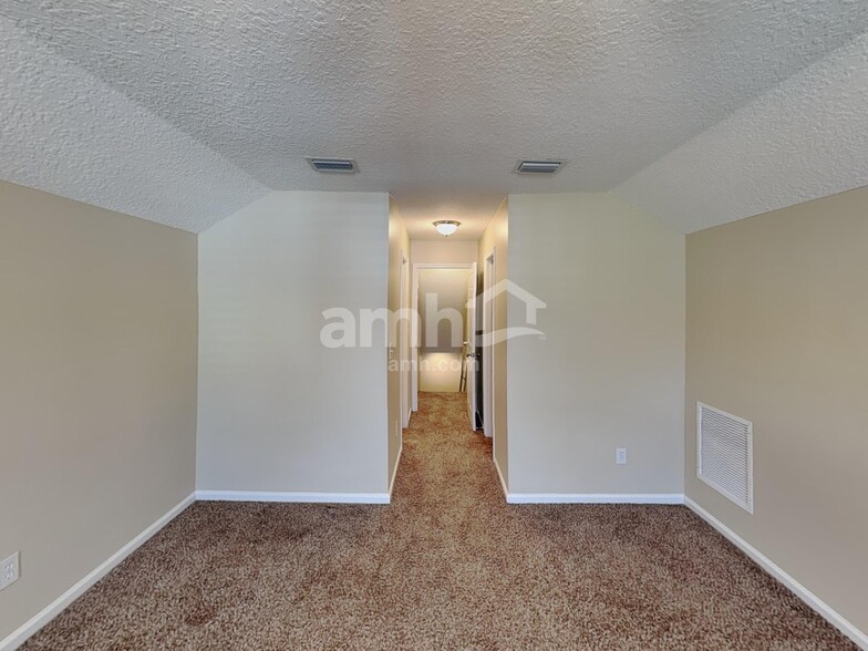 Building Photo - 14021 Golden Eagle Dr