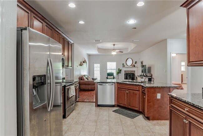 Building Photo - 10770 Hunters Cir W