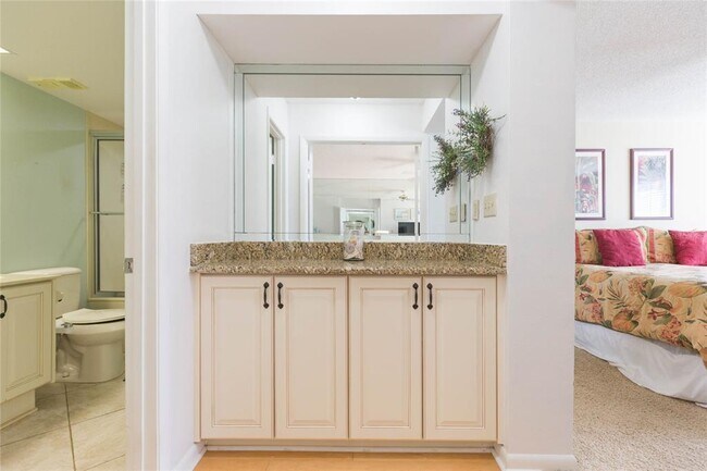 Building Photo - 6080 Bahia Del Mar Cir N