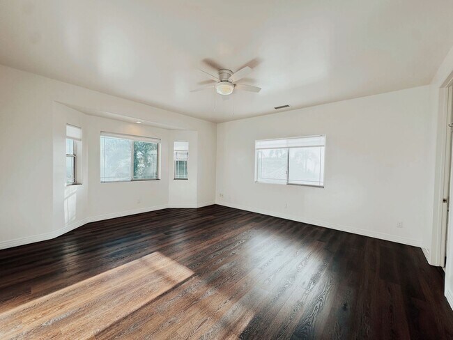 Building Photo - Multi-Generational 5-Bedroom, 4 Bath Home ...