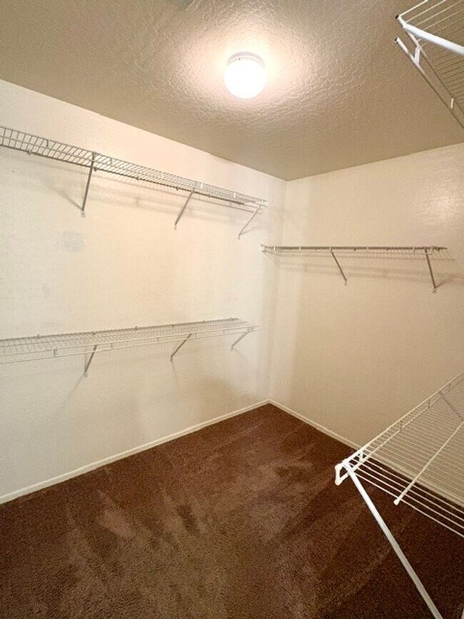 Building Photo - LARGE 4 Bedroom 3 Bathroom Copper Basin Home!