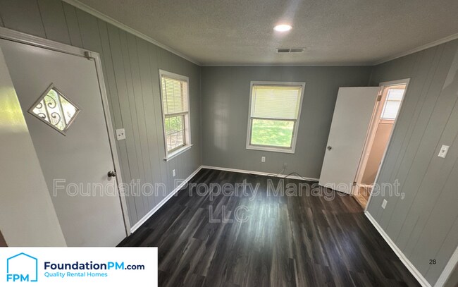 Building Photo - 2282 Devoy Ave