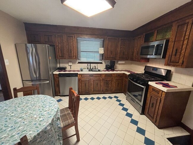 Building Photo - 720 Riverland Dr