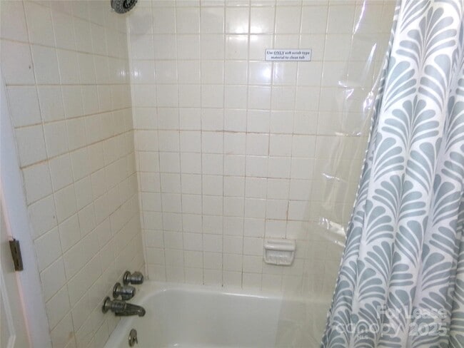 Building Photo - 716 Brown Ave