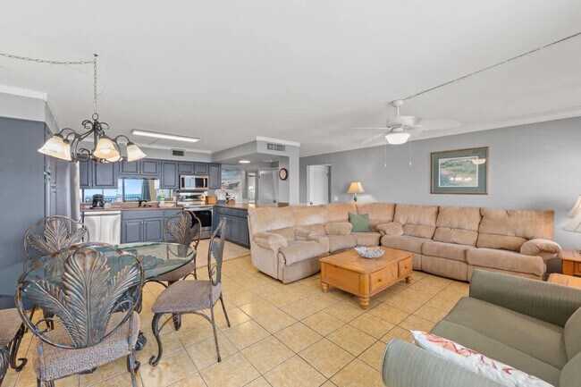 Building Photo - 8743 Thomas Dr