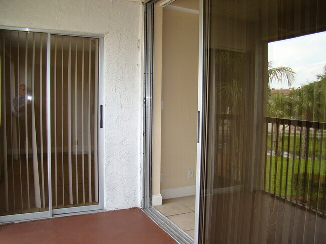 Building Photo - Exclusive Offer: Reduced Rates Now Availab...