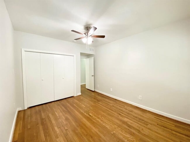 Building Photo - 4021 Mandell St