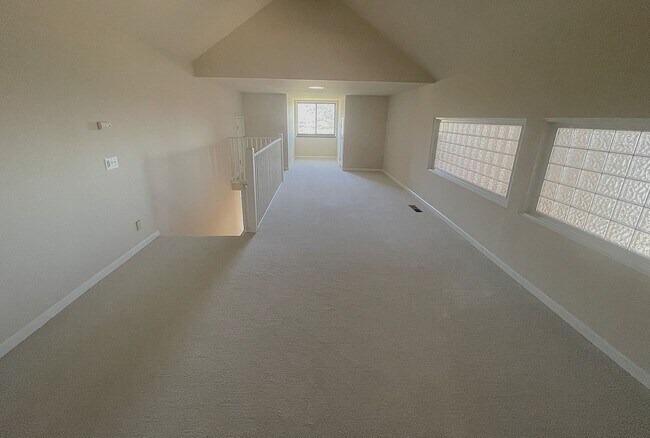 Building Photo - $5495 - Large Gorgeous 3/2 Tri-Level Home ...