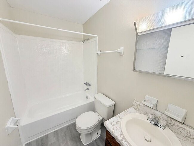 Building Photo - 9307 Mabel St