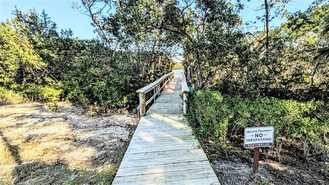 Building Photo - 3240 Gulf of Mexico Dr