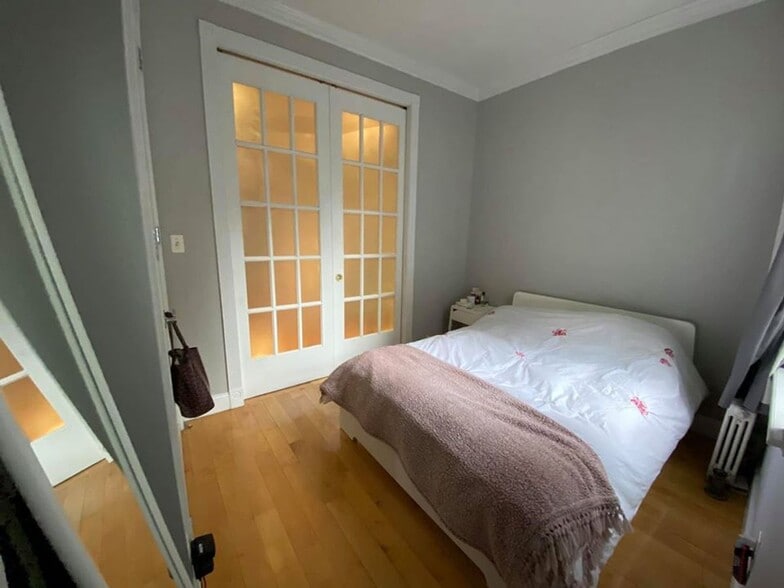 Building Photo - Mott Street