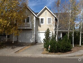 Building Photo - 3 BEDROOM, 2 BATHROOM TOWNHOUSE WITH 1 CAR...