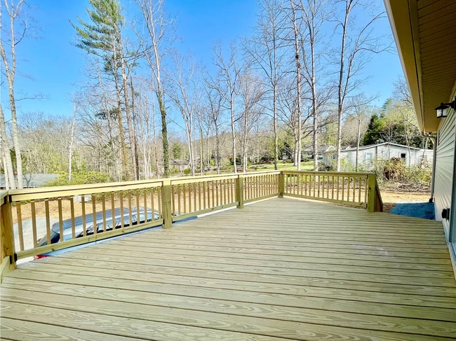 Building Photo - GORGEOUS NEW CONSTRUCTION IN HENDERSONVILLE