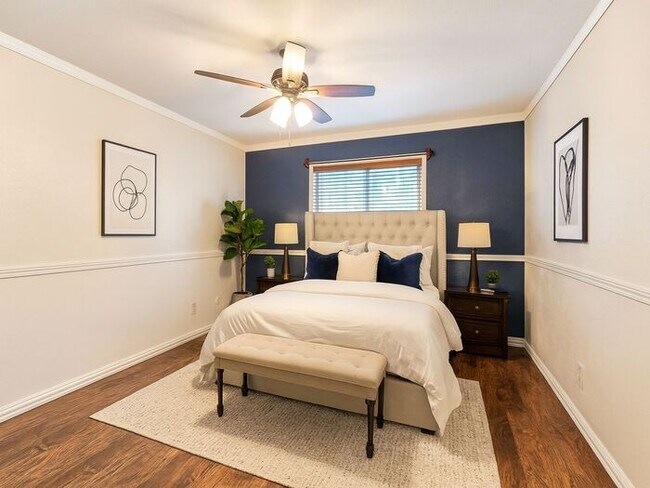 Building Photo - 4BR SFR • Fireplace • 2-Car Garage • Dallas 75249