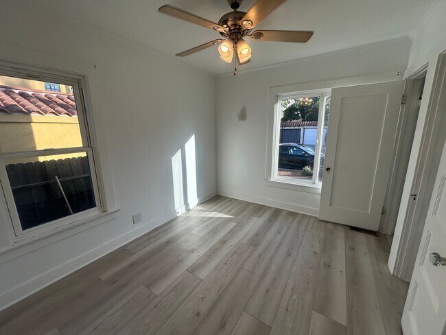 Building Photo - 217 N Bel Aire Dr