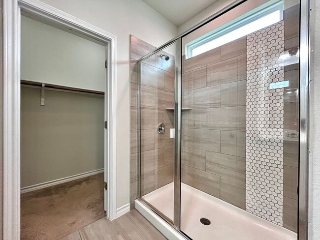 Building Photo - 12012 Saddle Rock Dr