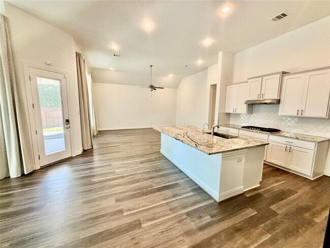 Building Photo - 808 Clear Spring Ln