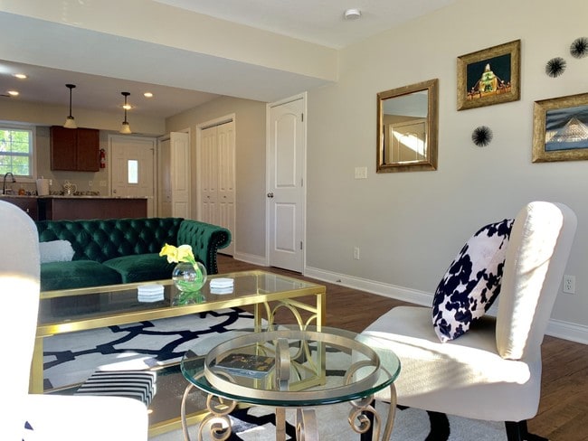 Building Photo - 402 Circus Ave