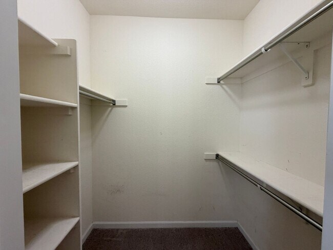 Building Photo - 8456 S Hoyt Way