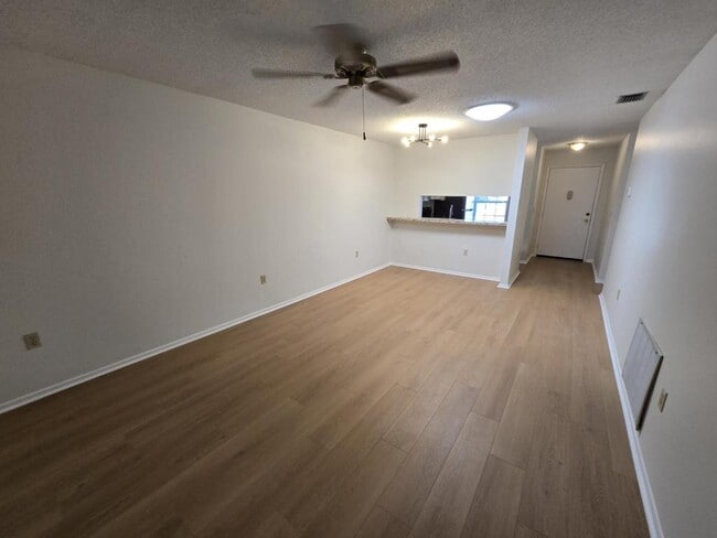 Building Photo - 2955 Stillwell Ct