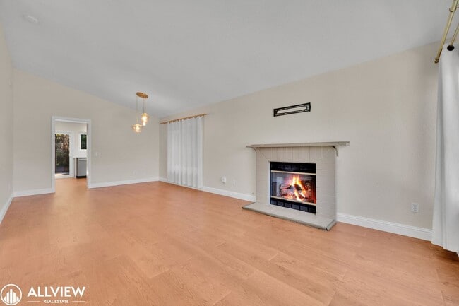 Building Photo - Gated Cimarron 3 Bed/ 2 Bath Home with Garage & Community Amenities