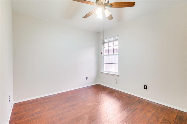 Building Photo - 915 Simi Dr