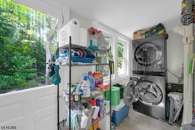 Building Photo - 38 Morris St