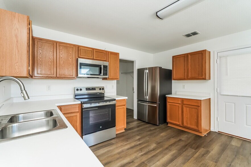 Building Photo - 5328 Lava Rock Dr