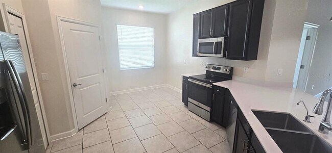 Building Photo - 212 Bergamot Lp