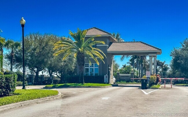 Building Photo - 2205 Marshfield Ct