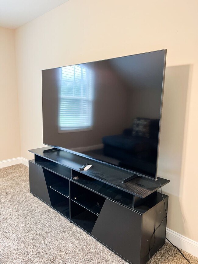 Building Photo - Move-In Specials Available! Beautiful Sing...