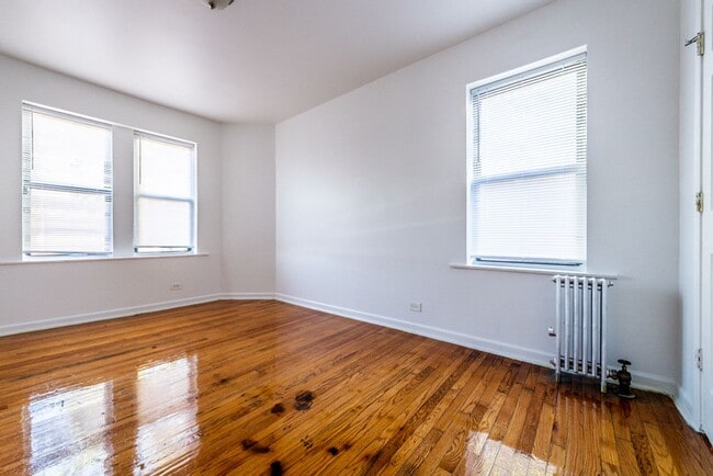 Building Photo - 8127 S Ellis Ave Chicago, IL 60619