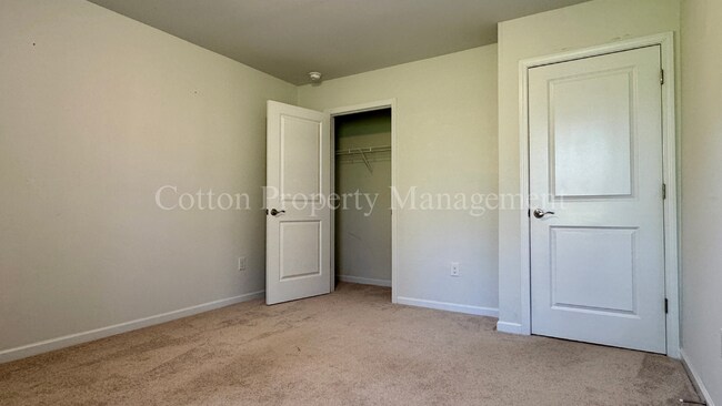 Building Photo - 473 Esthwaite Dr SE