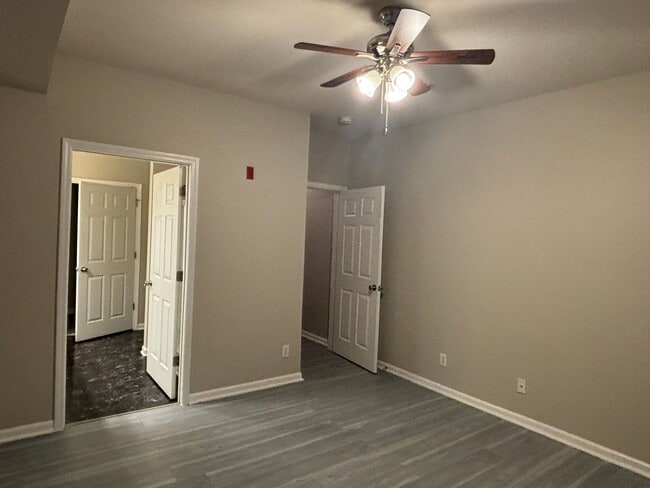 Building Photo - 3rd Level 3 Bedroom Condo in Ballantyne