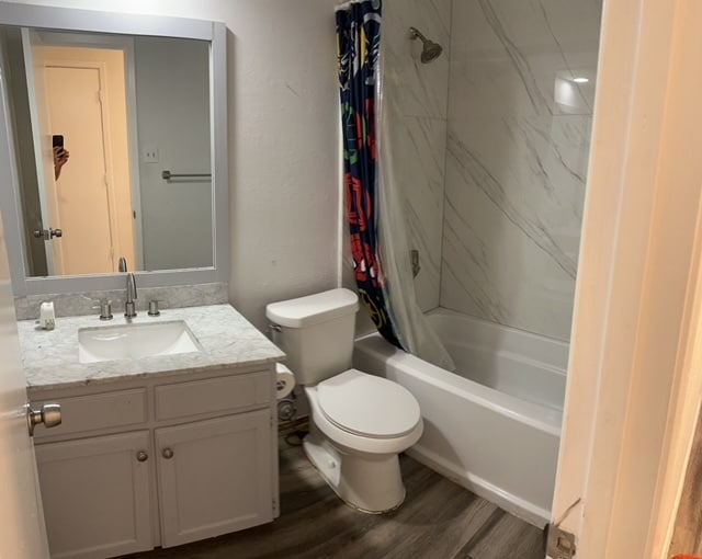 Building Photo - 806 Wildwood Ln