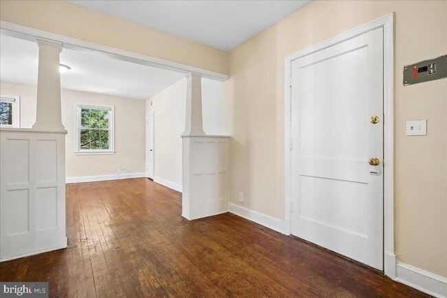 Building Photo - 3944 7th St NE