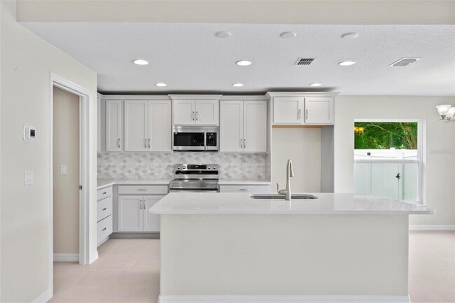 Building Photo - 11 Buffalo Grove Dr
