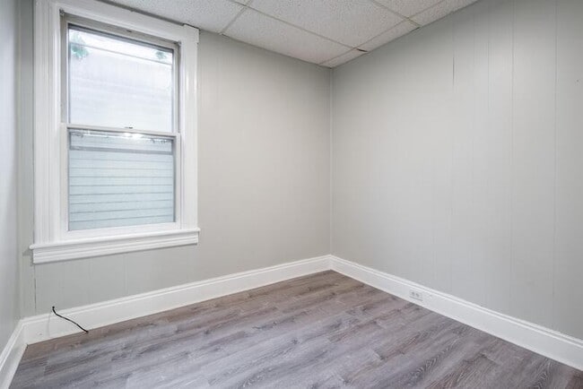 Building Photo - 140 5th Ave