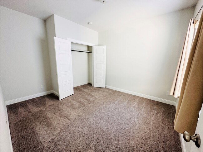 Building Photo - 806 Davids Way