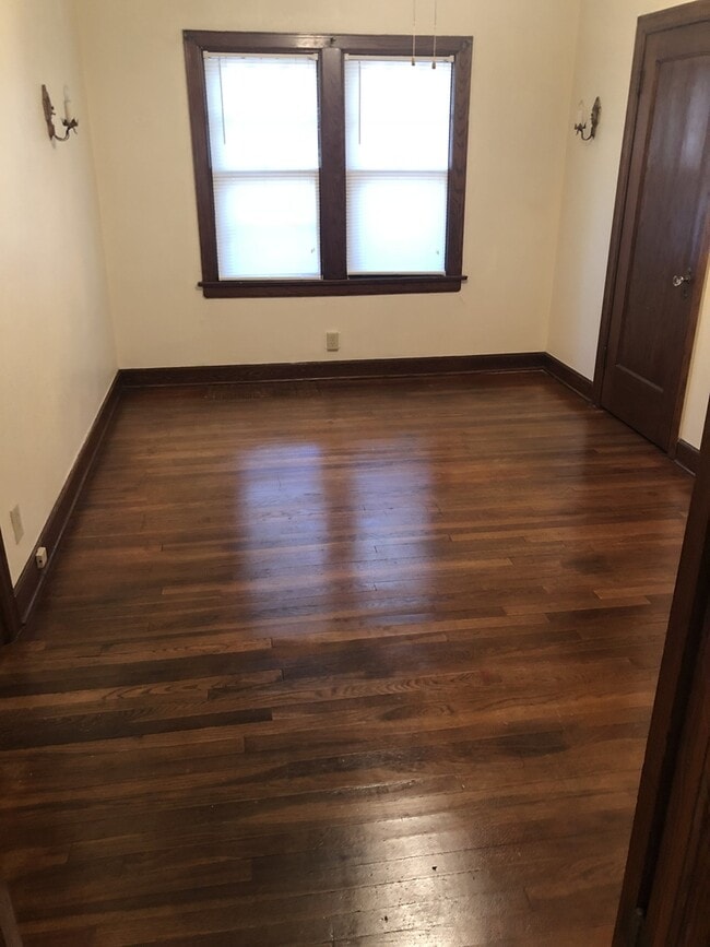 Building Photo - Duplex located in College Hill