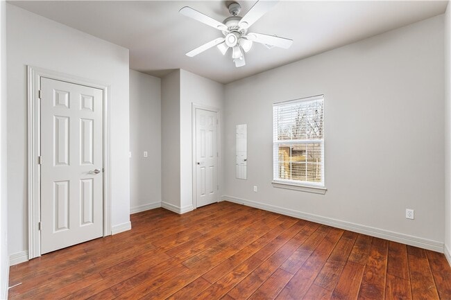 Building Photo - 4303 W Olive St